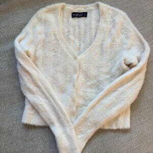 Abercrombie Soft AF Fuzzy V-Neck Cardigan Sweater in Cream/White - Size Small